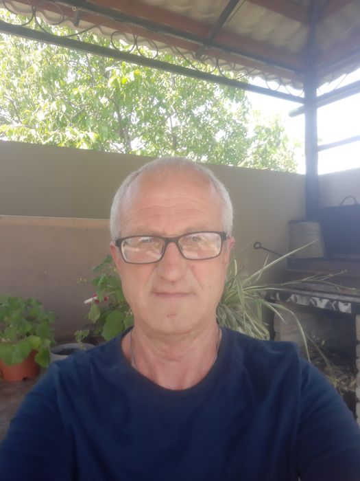 Бесплатно комната для семьи из переселенцев , без удобств