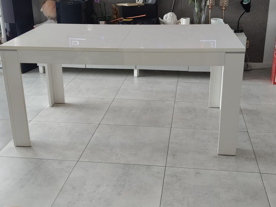 Sprzedam stół lakierowany