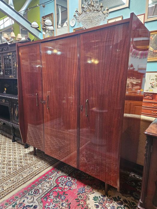 Roupeiro vintage, Três portas - óptimo estado geral