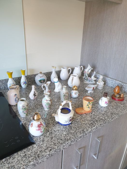 Conjunto de artigos em porcelana