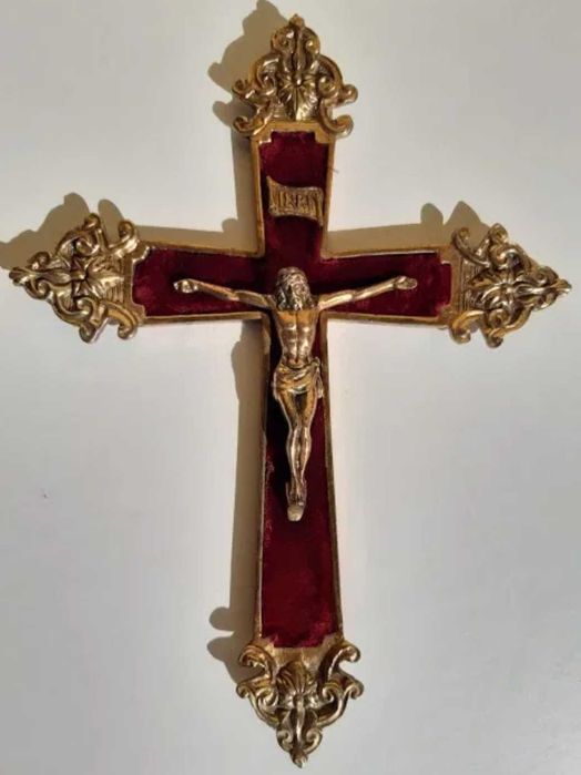Crucifixo em bronze com Cristo