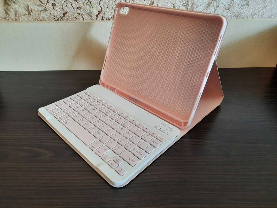 Чехол и клавиатура для iPad air 4, 10.9 светлорозовые