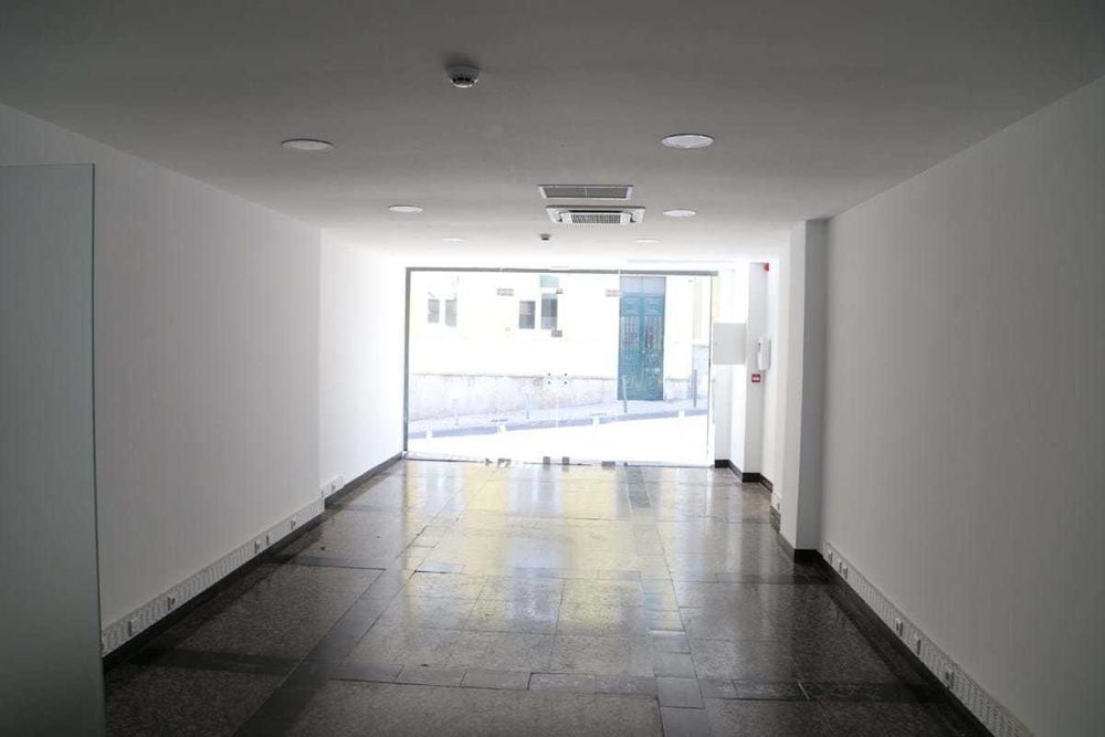 Loja com dois pisos, Penha de França (Venda ou arrendamento)