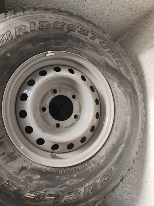 5 Rodas e pneus Bridgestone 225/95R16C