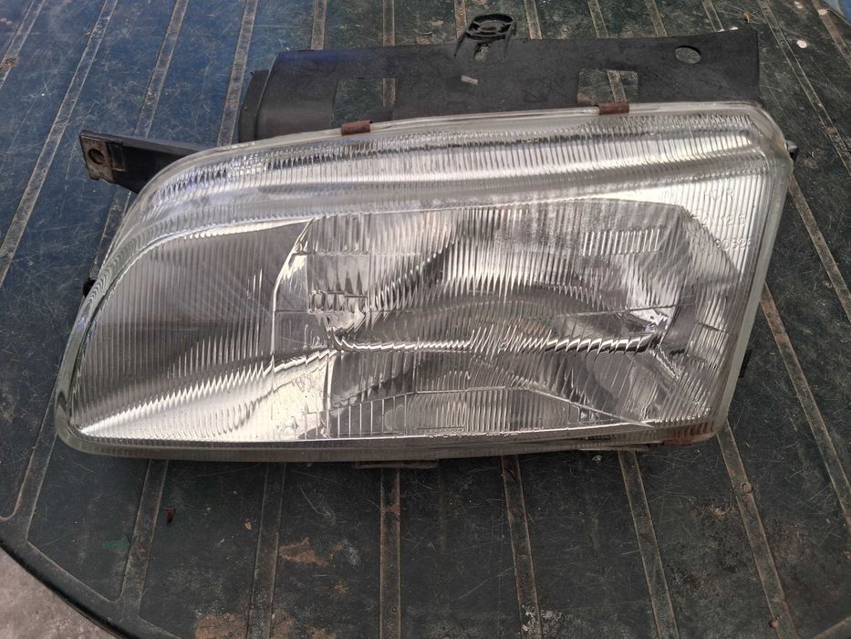 Farol esquerdo Peugeot Partner