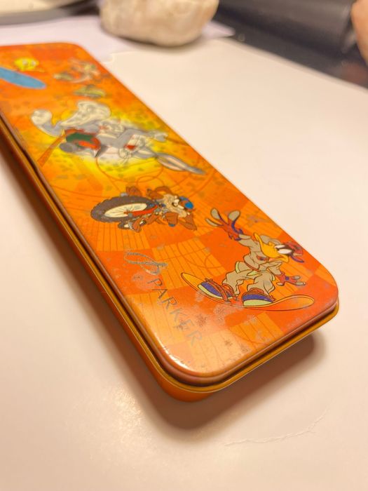 Estojo escolar em lata vintage