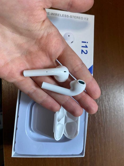 Беспроводные сенсорные наушники i12 TWS новые