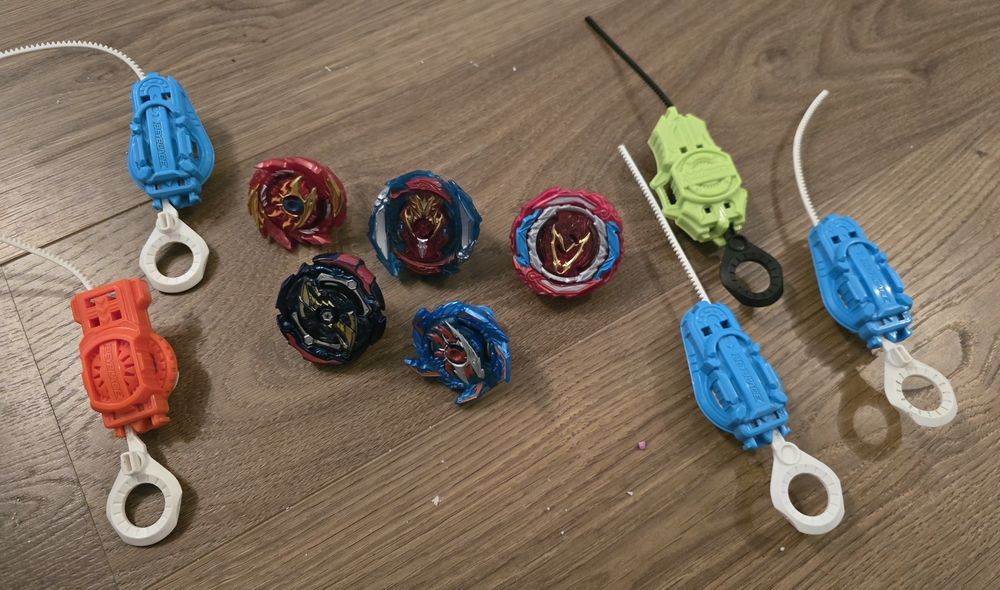 Arena Beyblade Burst - inclui 5 Beylades