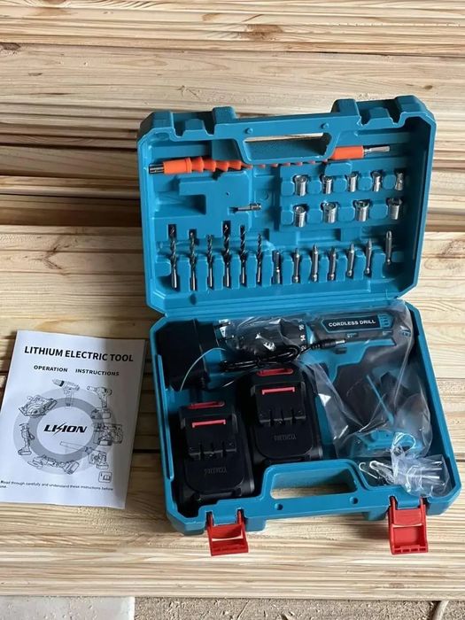 Шуруповерт  / 2 аккумулятора/ набор бит и свер / дрель