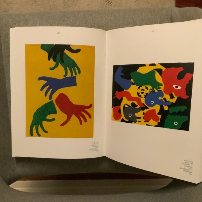 Livro obra gráfica de José Guimarães