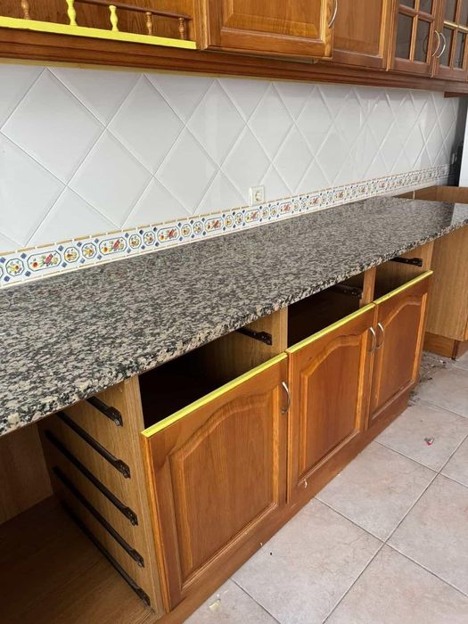 Cozinha completa para venda com frigorífico incluído