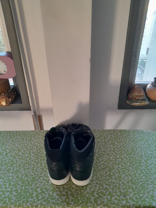 Vendo Sapatilhas de Senhora muito bonitas como novas