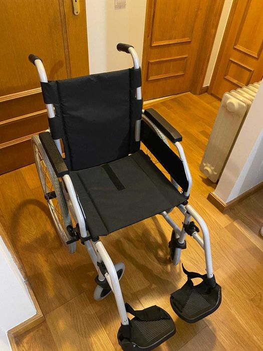 Cadeira de rodas semi nova