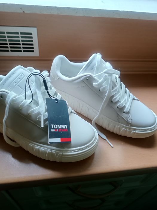 Sneakersy Tommy Hilfiger rozm.38 ecru nowe