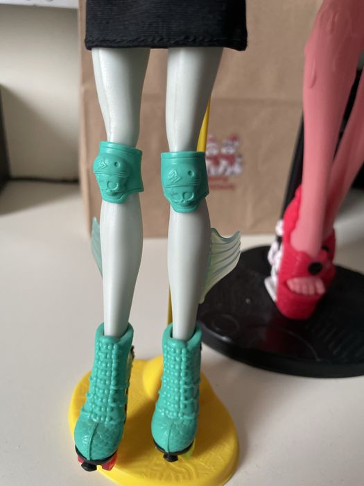 Лагуна на роликах лялька