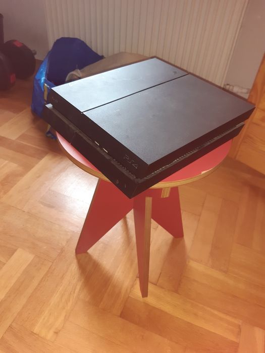 Konsola Playstation 4 z pudełkiem