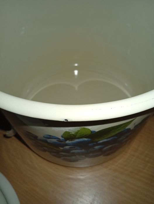 Кастрюля эмалированная новая