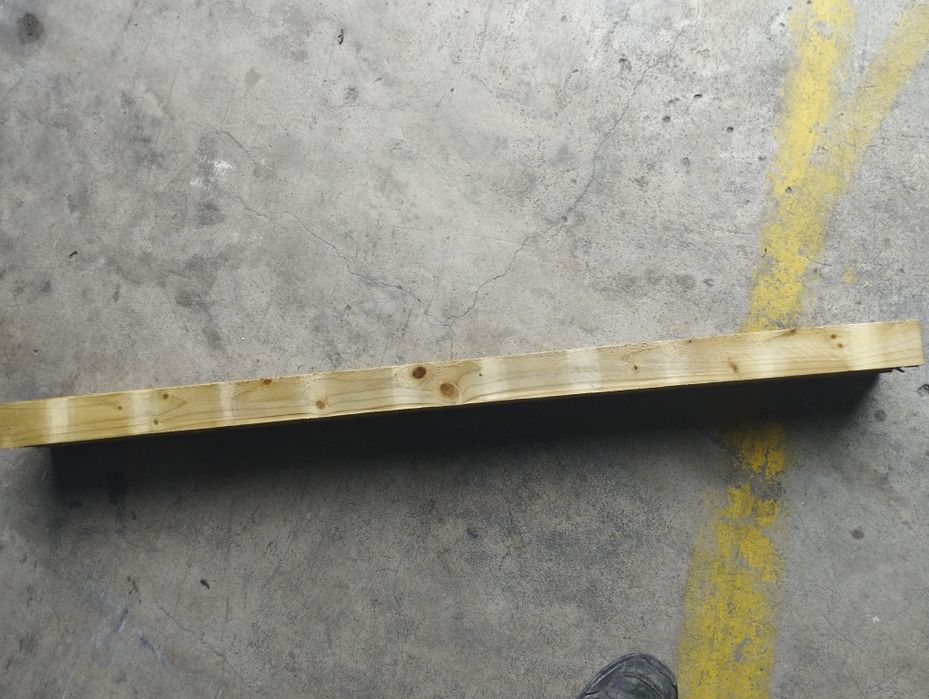 Tábua de madeira de pinho tratada com 105cm