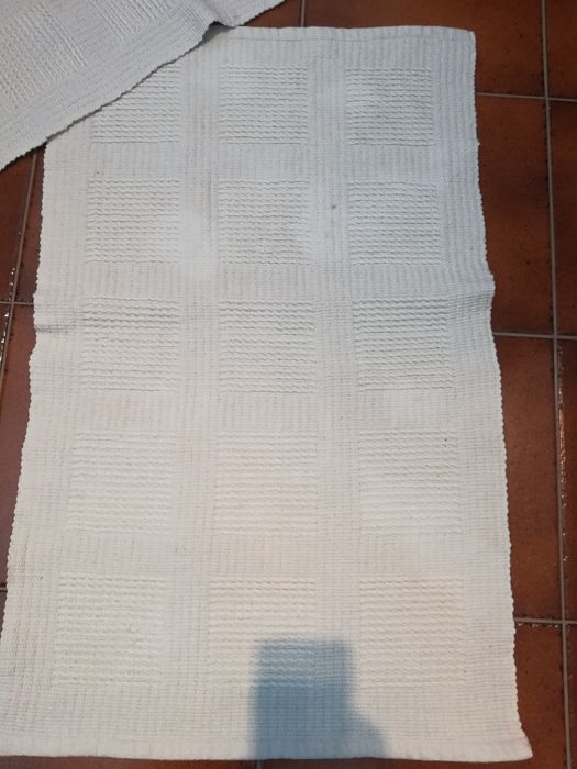 2 tapetes 90x65 brancos novo
