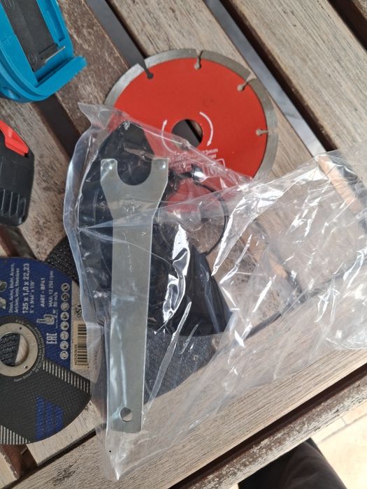 Rebarbadora com  bateria e discos 125mm Nova Nova
