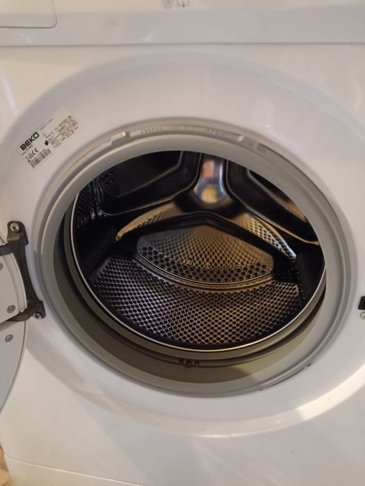 Máquina de lavar roupa Beko em ótimo estado
