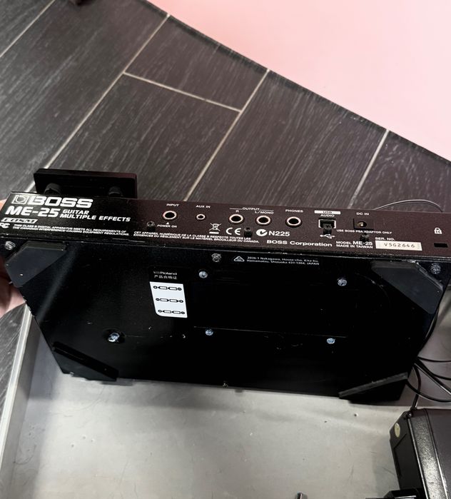 Guitarra Elétrica com Pedal Boss ME 25  + Estojo Rigido (Case)