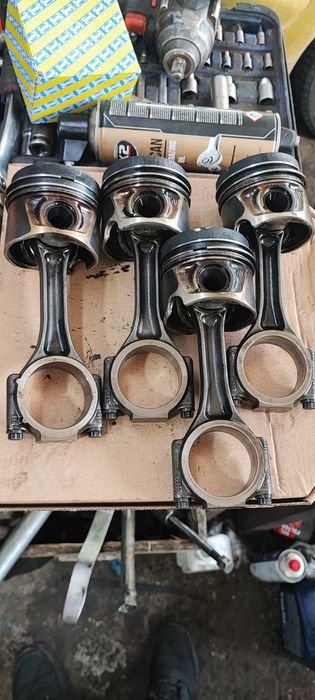 Поршня Golf 5 2.0 TDI  двигун CBD