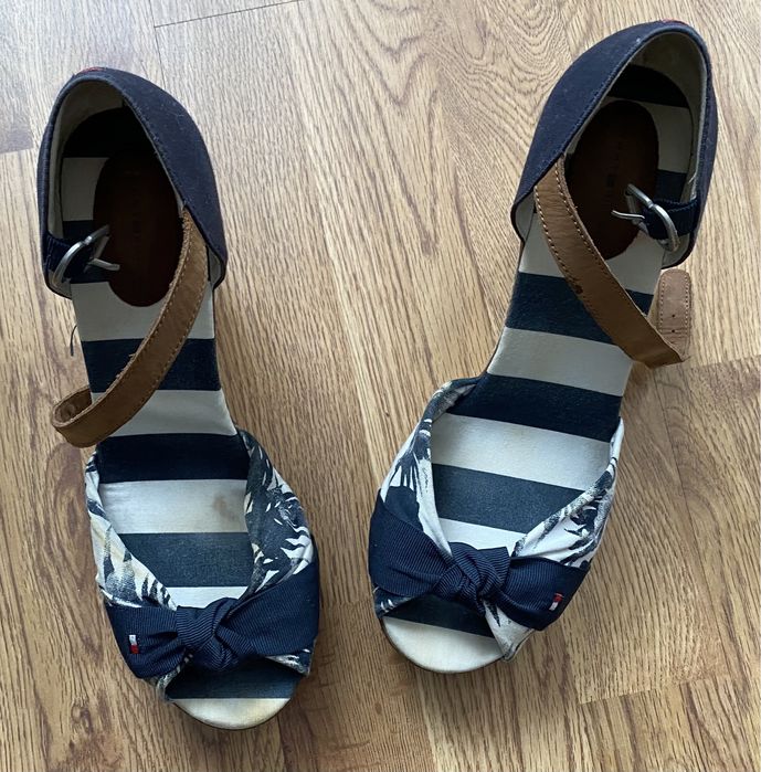 Tommy Hilfiger buty damskie letnie ba koturnie sandałki