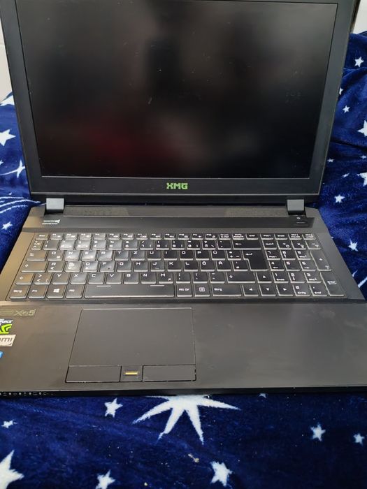Portátil Gaming XMG  – i7 / GTX 1060 / 16GB RAM / SSD 480GB