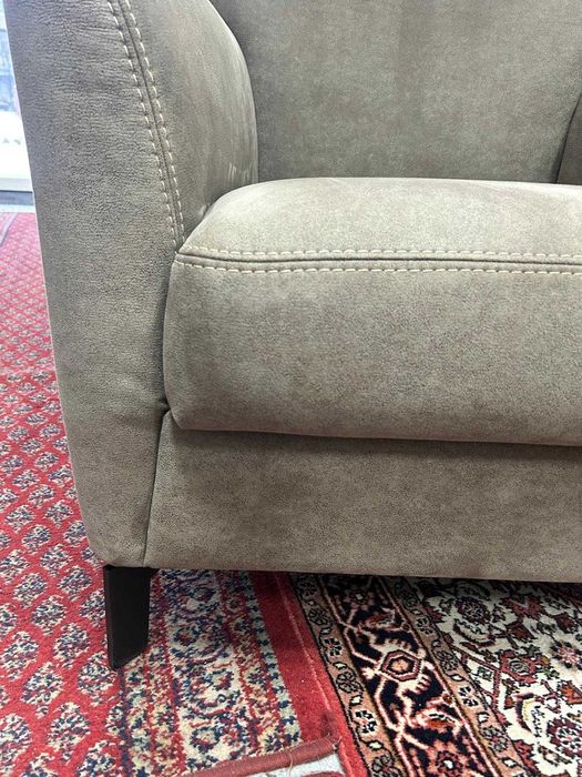 Stylowy fotel tapicerowany –  stan idealny