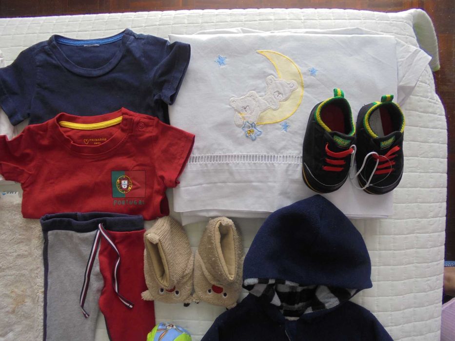 lote de roupa de menino bebé os sapatos novos