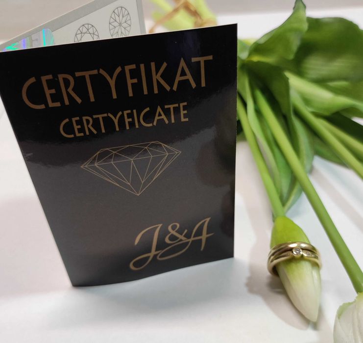 złoty pierścionek z brylantem 3,66GR 585PR 0,08