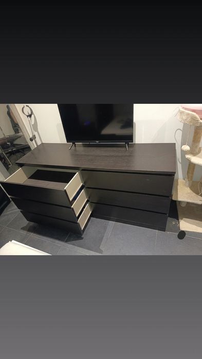 Cómoda preta com 6 gavetas