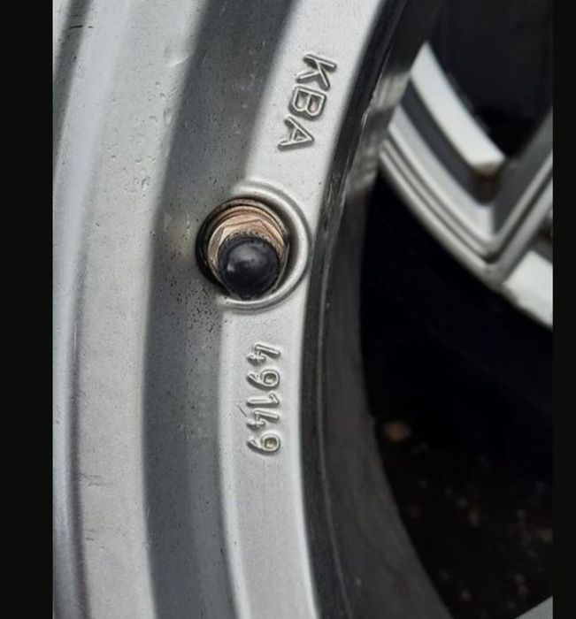 Felgi aluminiowe 17" z oponami BMW   itp.