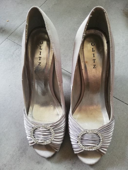 Buty na obcasie z łezką, 38.