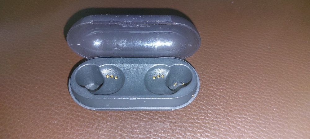 SONY etui ładowarka sprawna WF C500