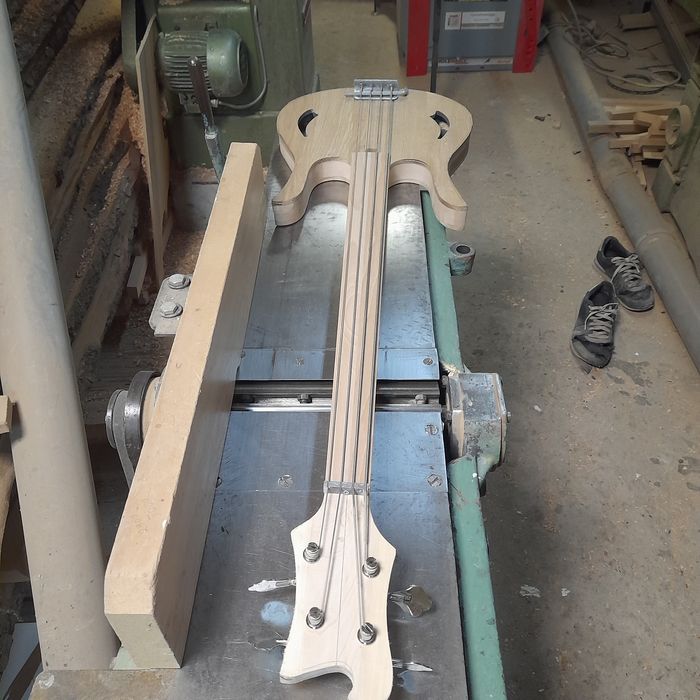 Бас гітара самопальна