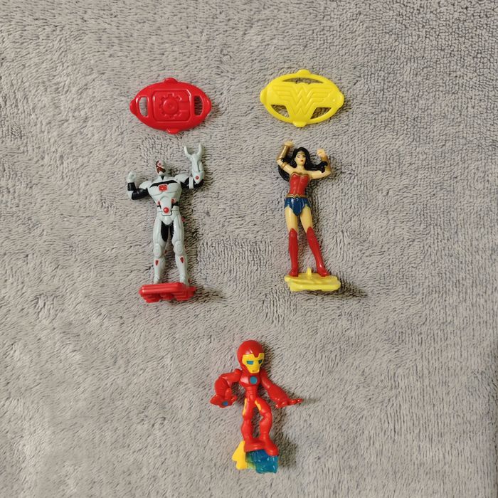 Кіндери супергерої DC, Marvel