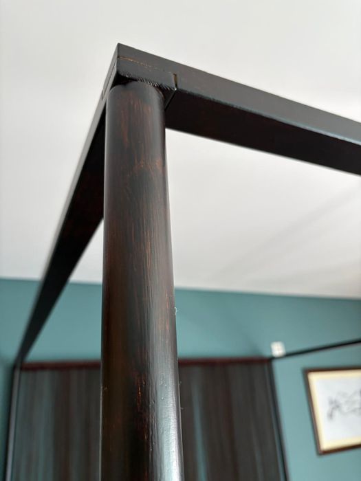 Cama de dossel IKEA envernizada em nougat