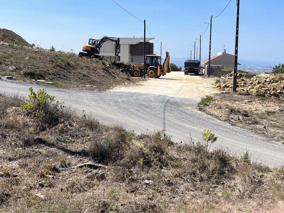 Serviço de maquinas e camião grua e constucão civil
