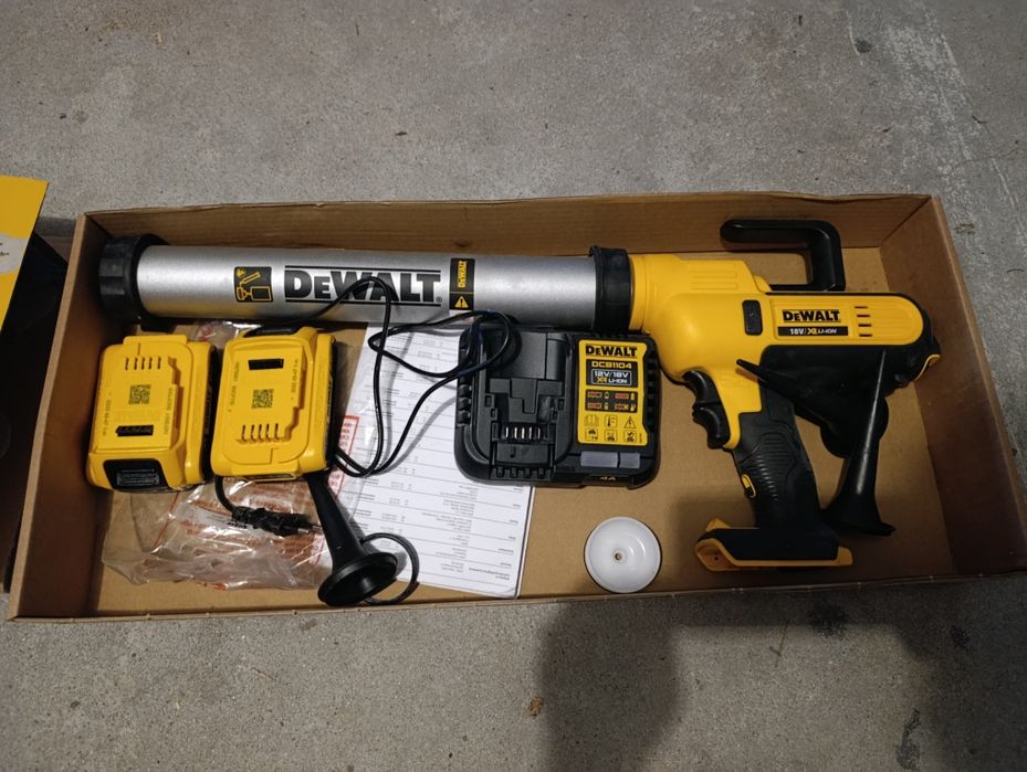 pistola de silicone a bateria DeWalt