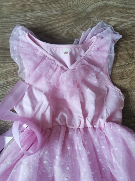 Nowa sukienka 116/122