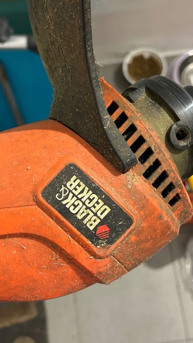 Roçadora Black & Decker GL250