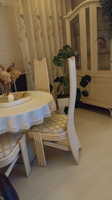 Krzesła rattanowe z Indonezji