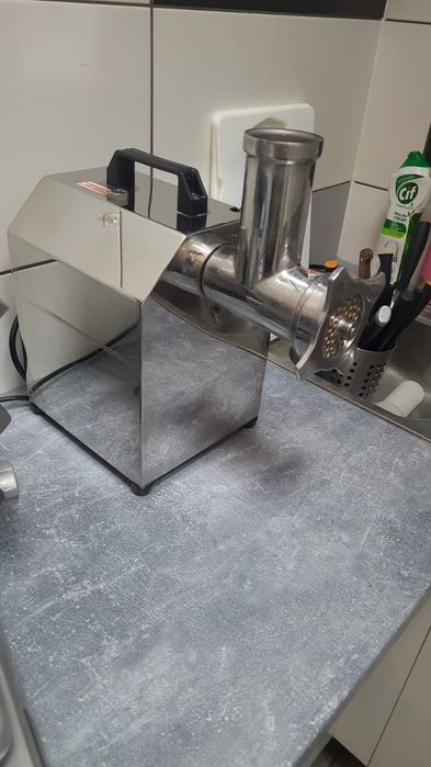 profesjonalna kotleciarka i maszynka do mielenia mięsa Victor