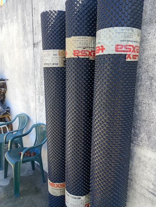 Vendo três rolos de membrana ondular polietileno como novos