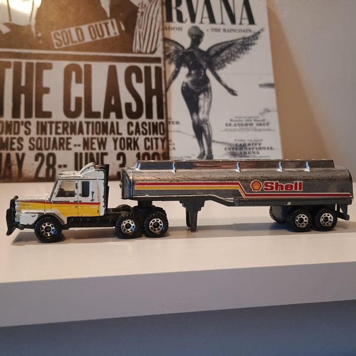 Matchbox Scania T142 shell tanker