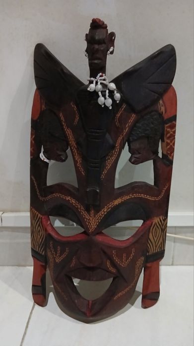Máscara Africana em Madeira