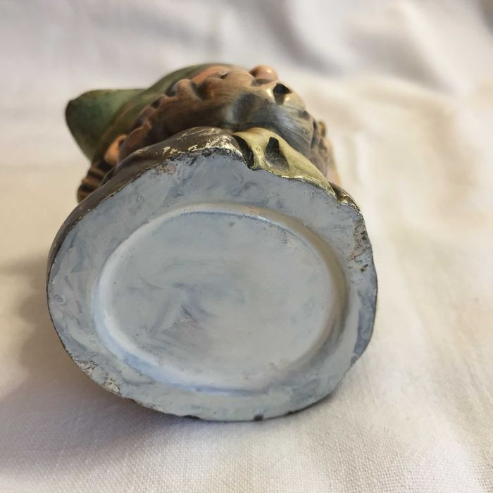 Caneca antropomórfica cerâmica pintada à mão