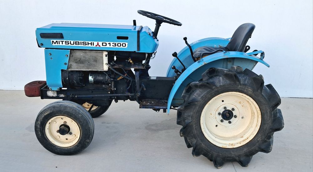 Trator Mitsubishi D1300 c/reboque 4x2